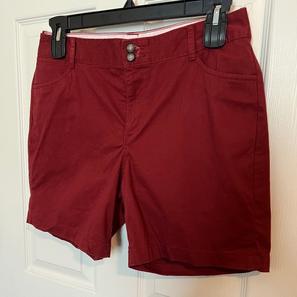 Women Dockers Two Button Mid Rise Plain Front Stretch Cargo Shorts in Red Size 8 - Picture 1 of 5